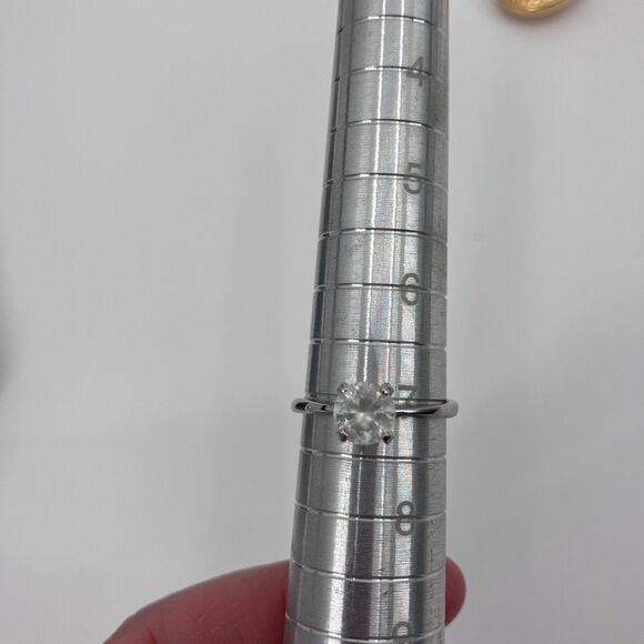 Bundle of 9 Vintage Avon Signed Jewelry Pieces, necklaces, Earrings, rings etc - Picture 14 of 15